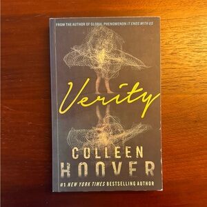 Colleen Hoover’s book. Mint conditions.